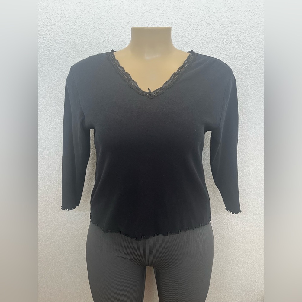Josie XL‎ Laced V Neck 3/4 Sleeve Top.